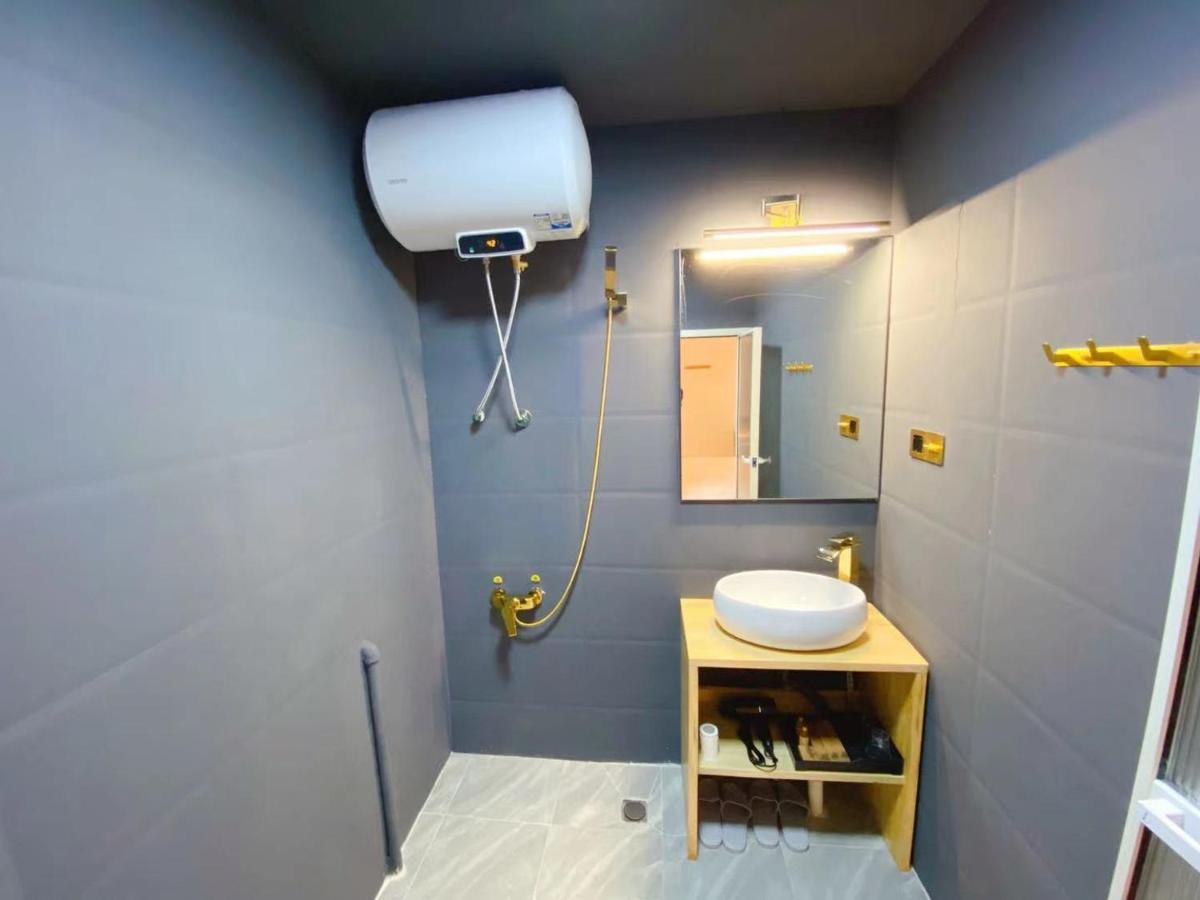 Lantian Garden Hostel Qingdao Exteriör bild