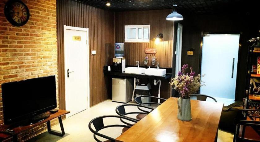 Lantian Garden Hostel Qingdao Exteriör bild