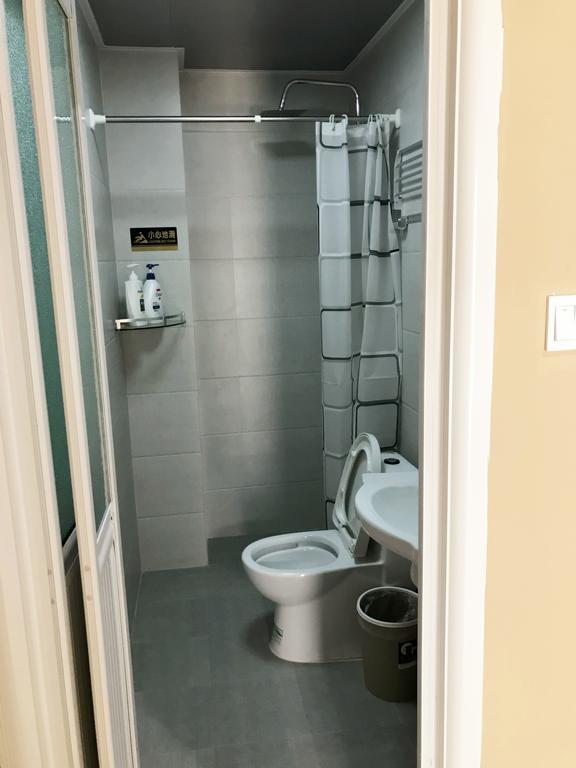 Lantian Garden Hostel Qingdao Exteriör bild