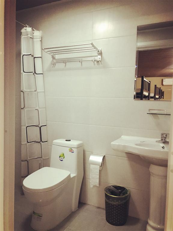 Lantian Garden Hostel Qingdao Exteriör bild